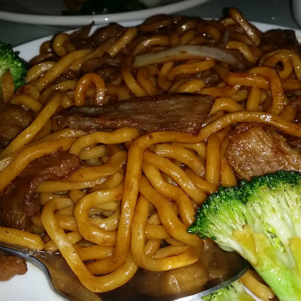 beef chow mein lunch 牛炒面